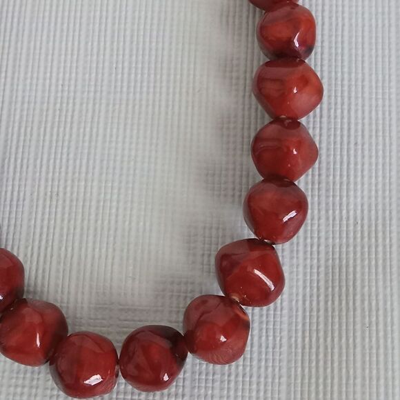 Dark Red Glossy Marble Finish Plastic Beaded Single Strand Lightweight Necklace - Picture 4 of 9